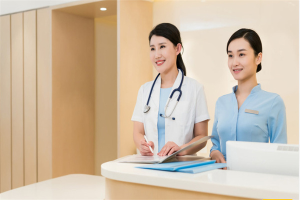 2025年HIV患者三代试管费用详解：花费及明细分析”